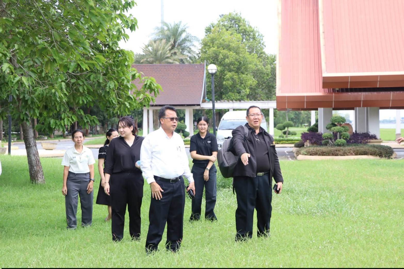 title - รองเลขาธิการสำนักงานการปฏิรูปที่ดินเพื่อเกษตรกรรม (ส.ป.ก.) เป็นประธานในการประชุมหารือแผนการดำเนินการจัดงาน “สืบสานพระราชปณิธาน สร้างงานเกษตรกรรม เลิศล้ำงานหัตถศิลป์ ท่องเที่ยวถิ่นวิถีไทย” ประจำปี พ.ศ. 2569 ครั้งที่ 1/2569 ณ ห้องประชุมรับรอง ศูนย์ส่งเสริมและพัฒนาอาชีพเสริมนอกภาคการเกษตร